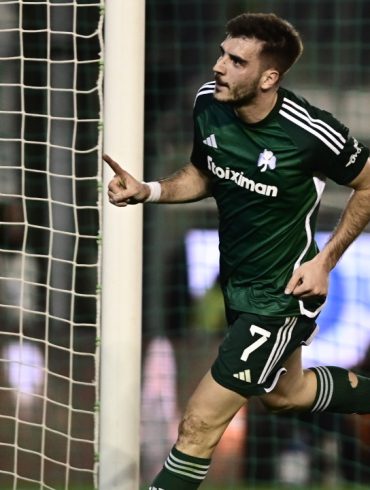 Παναθηναϊκός: Ο Ιωαννίδης πανηγυρίζει το τέταρτο γκολ των Πράσινων κόντρα στον ΟΦΗ.